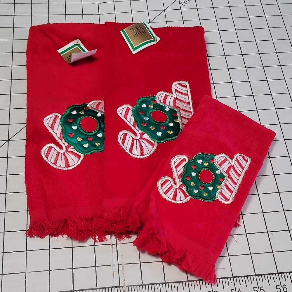 Festive Red Joy 2 Hand Towels and 1‎ Fingertip Towel Set NWT